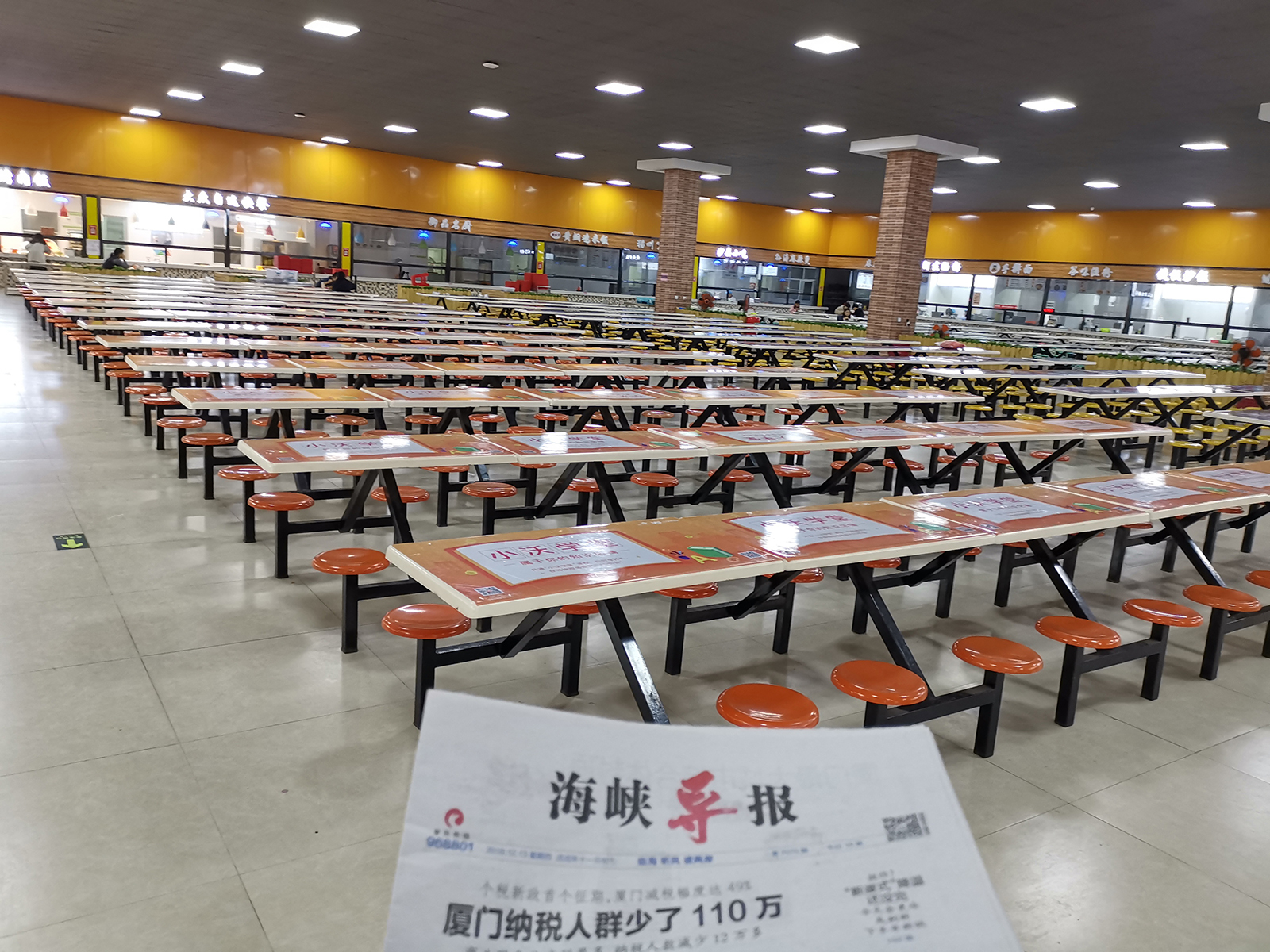 中国联通校园桌贴广告投放案例